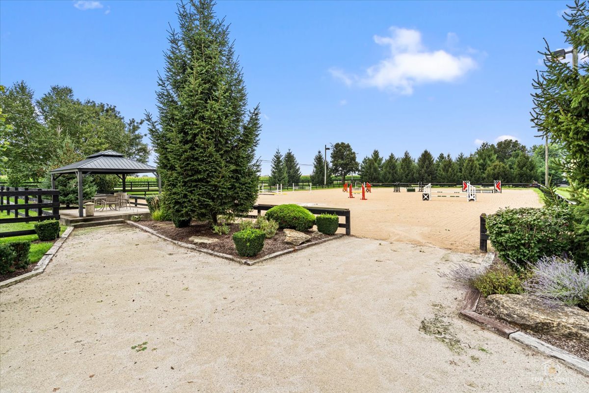 2s976 Deerpath Road Property Photo 40