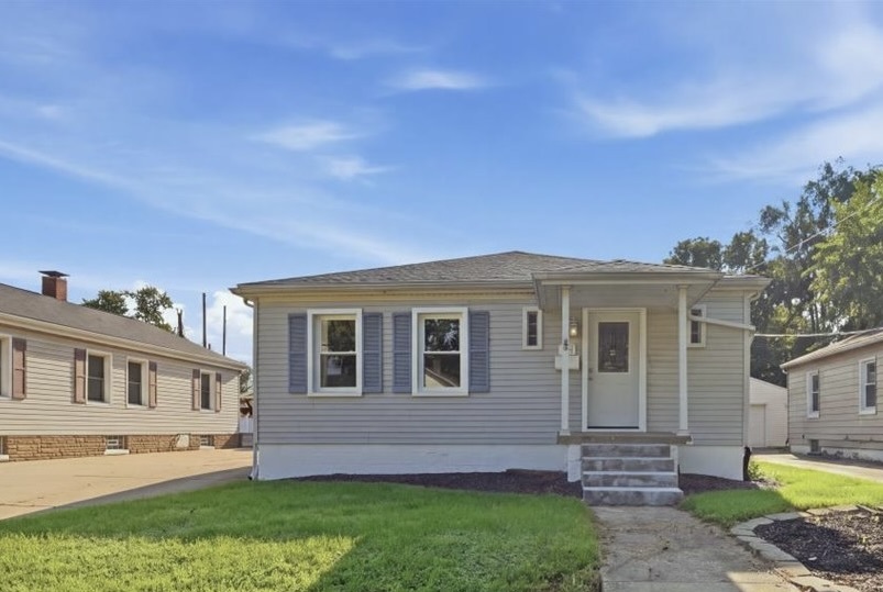 1005 N Western Avenue Property Photo 1