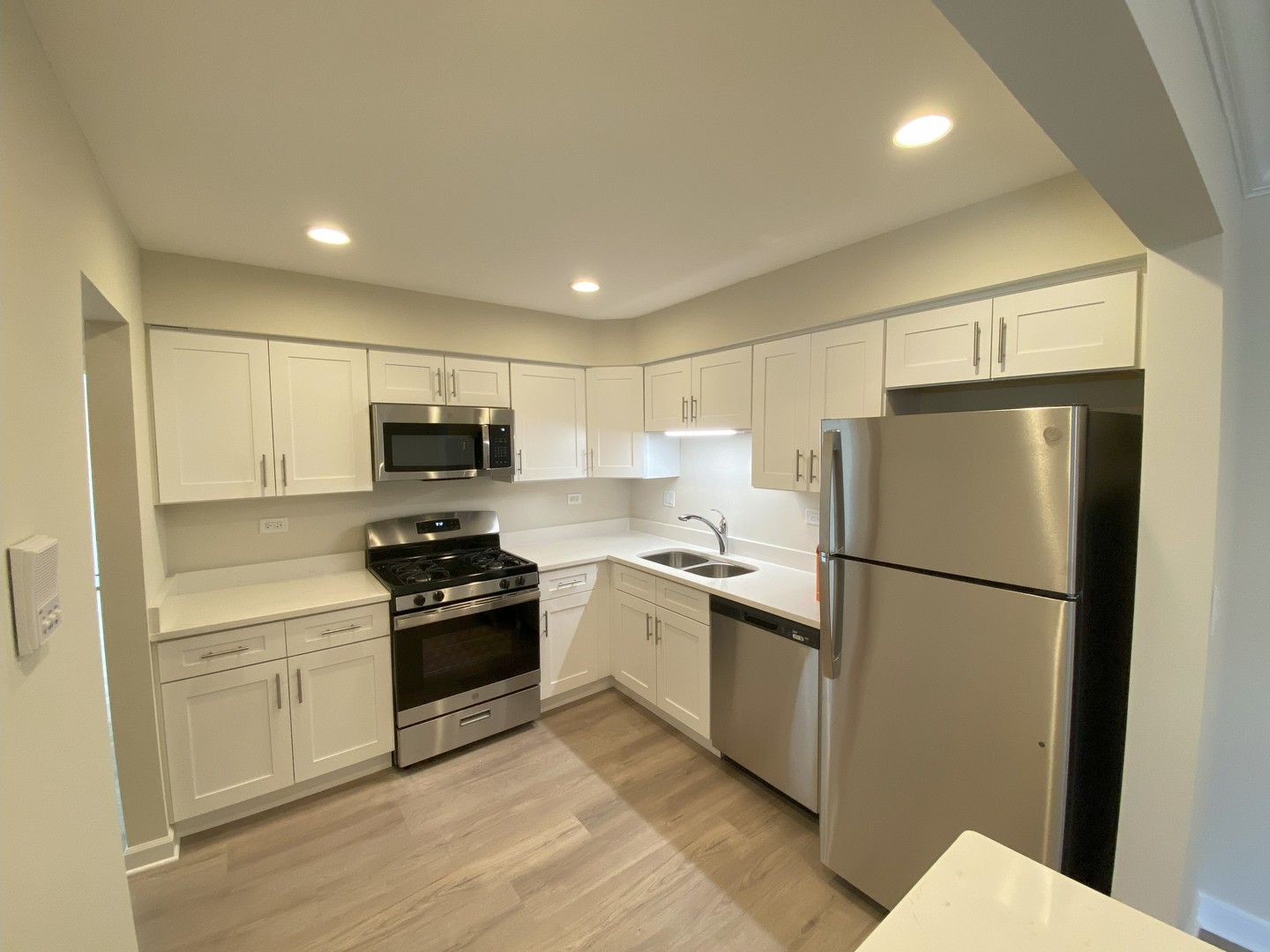 785 Pershing Avenue 3-b Property Photo 2