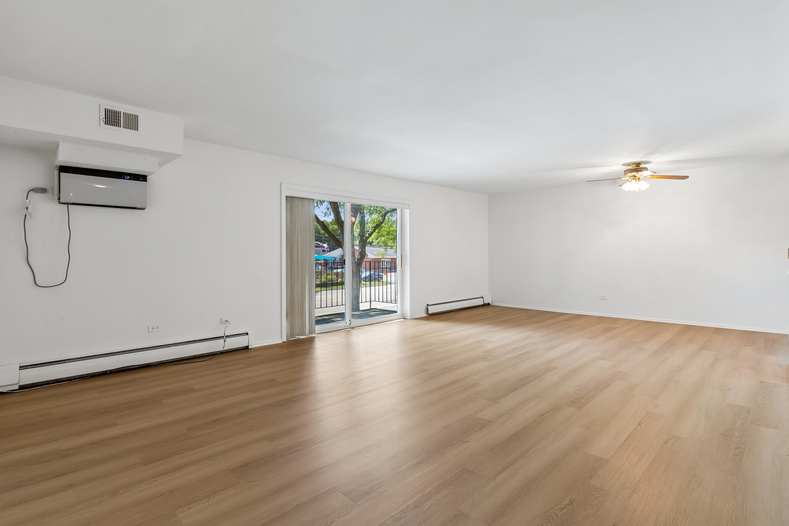 2424 E Oakton Street 2l Property Photo 2