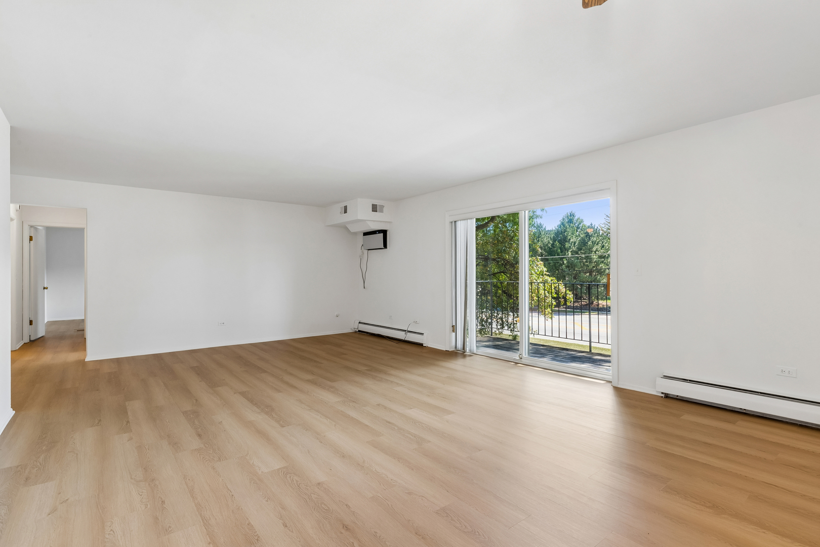 2424 E Oakton Street 2l Property Photo 3