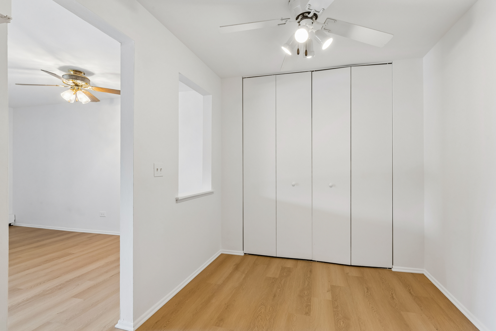 2424 E Oakton Street 2l Property Photo 7