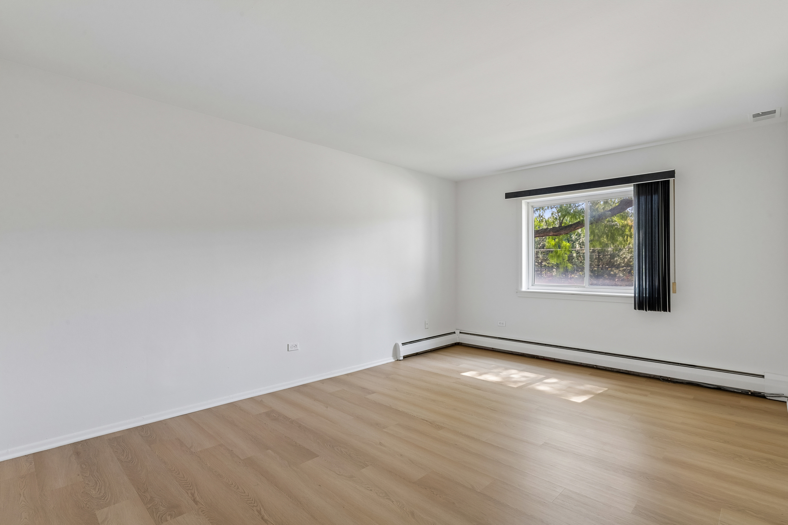 2424 E Oakton Street 2l Property Photo 8