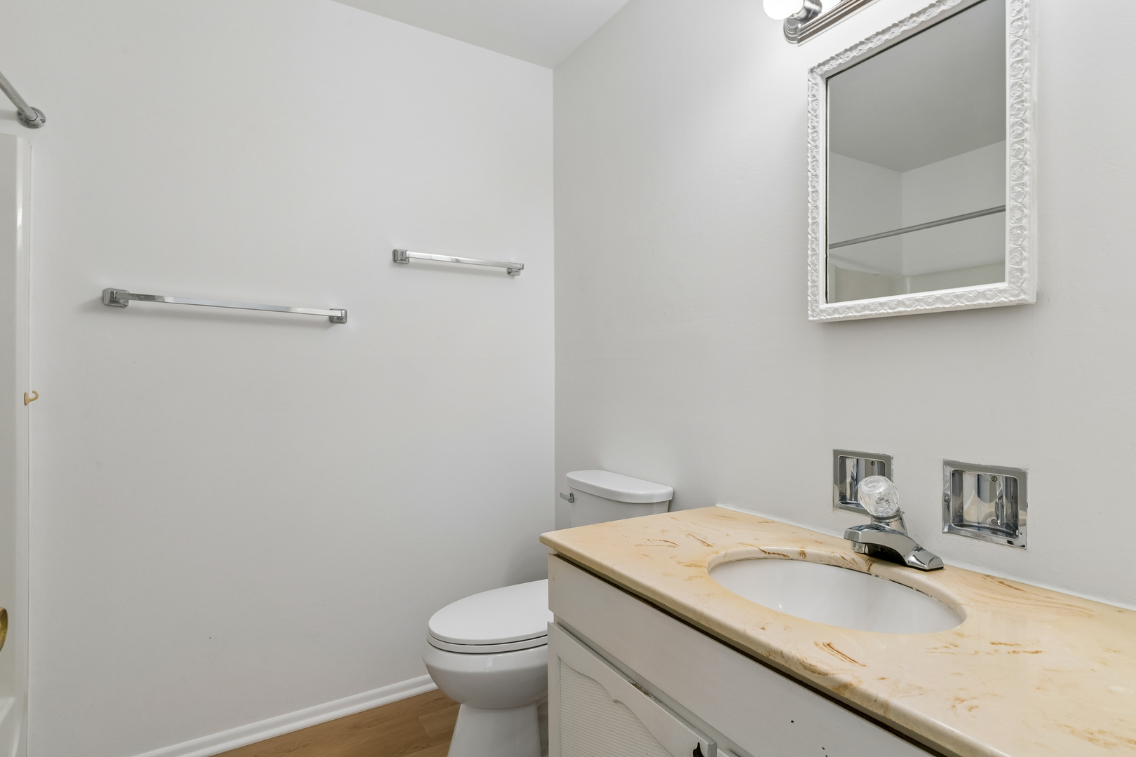 2424 E Oakton Street 2l Property Photo 10