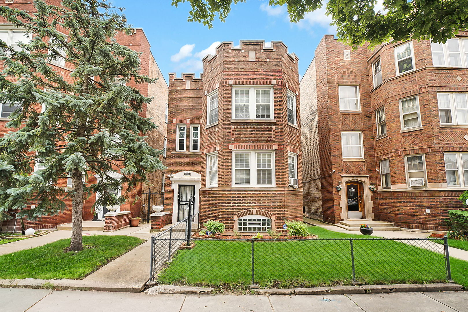 8019 S Eberhart Avenue Property Photo 1