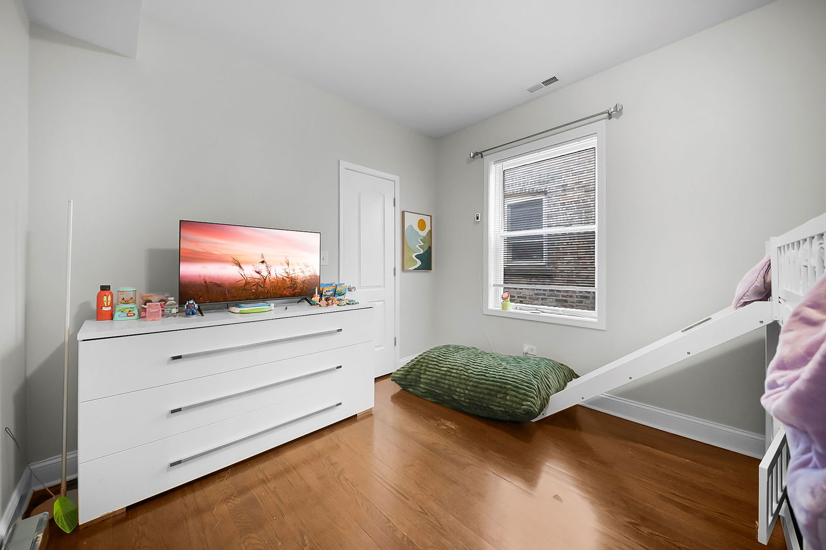 8019 S Eberhart Avenue Property Photo 11
