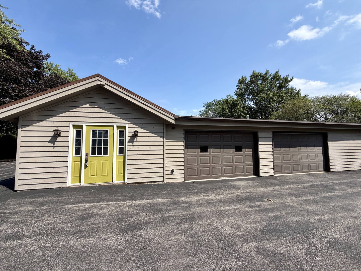 1126 E State Street Property Photo 3