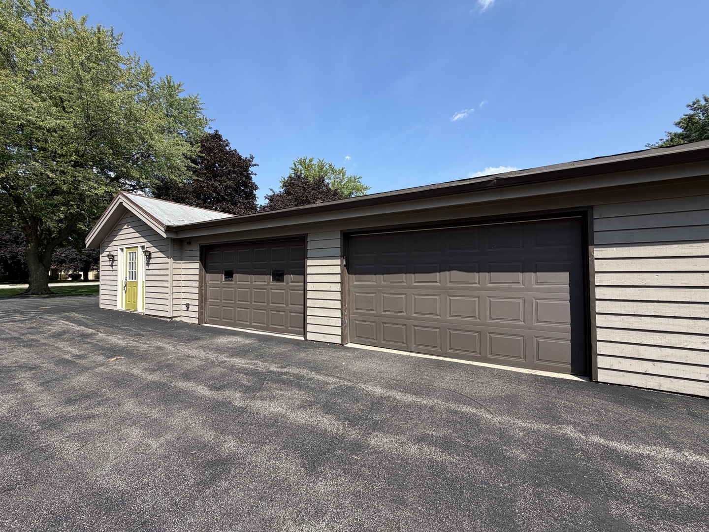 1126 E State Street Property Photo 9