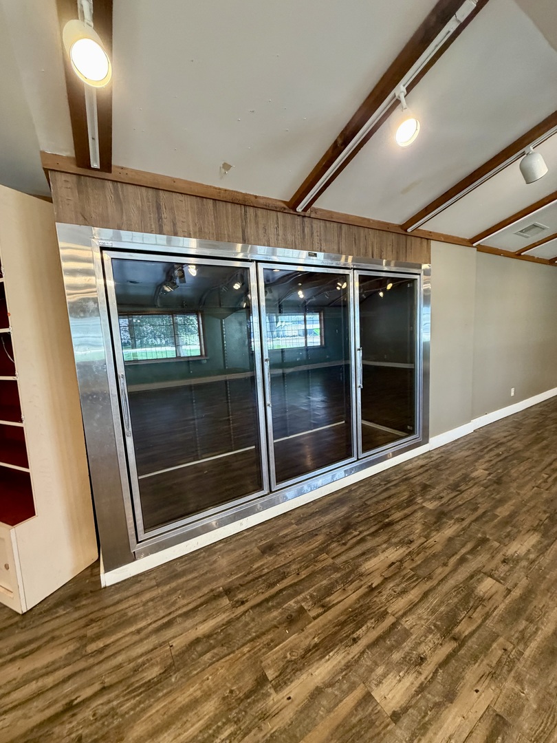 1126 E State Street Property Photo 11