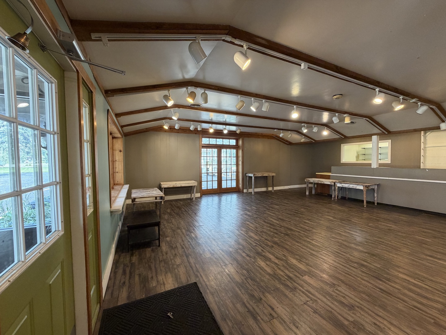 1126 E State Street Property Photo 15