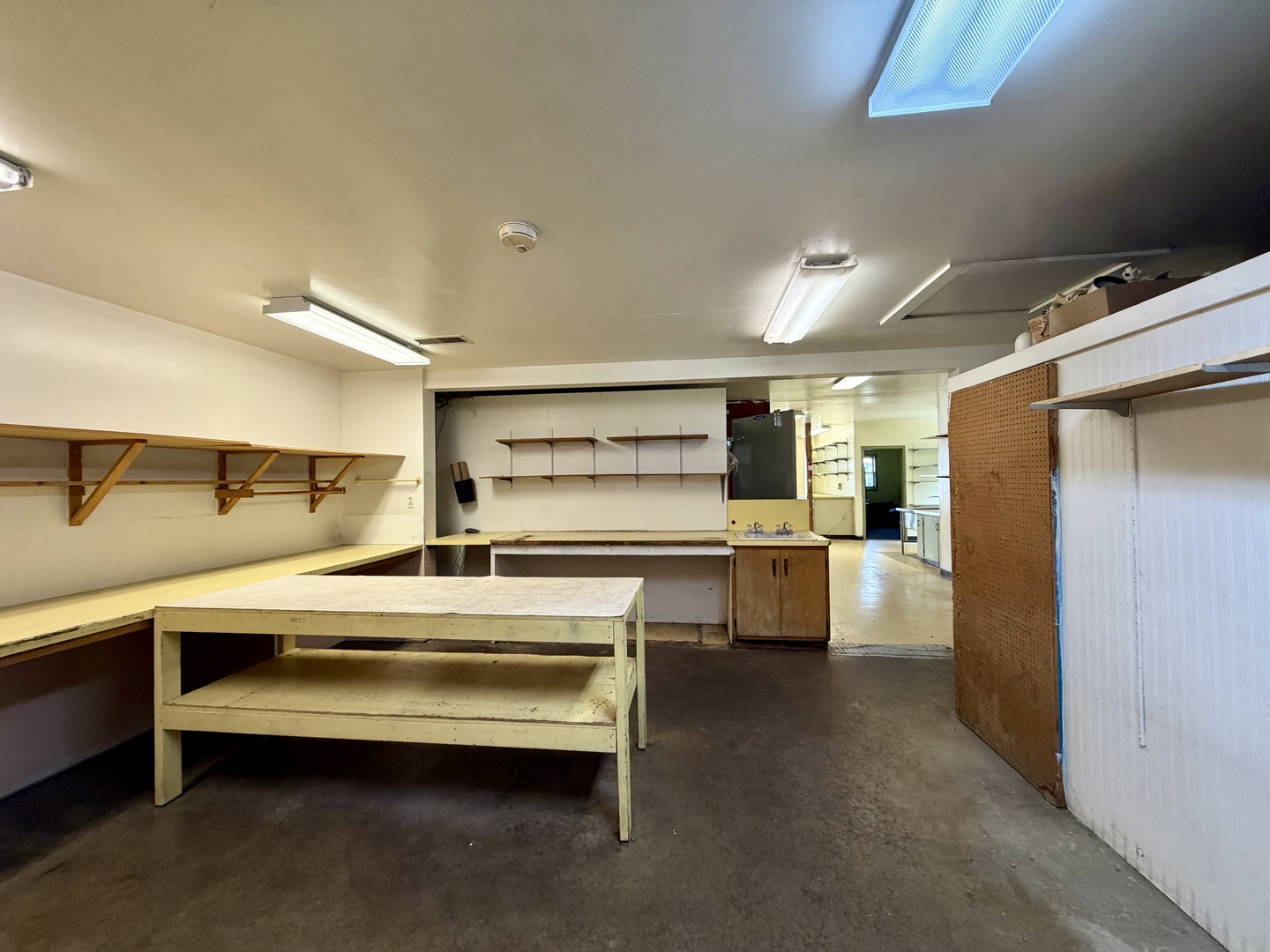 1126 E State Street Property Photo 20