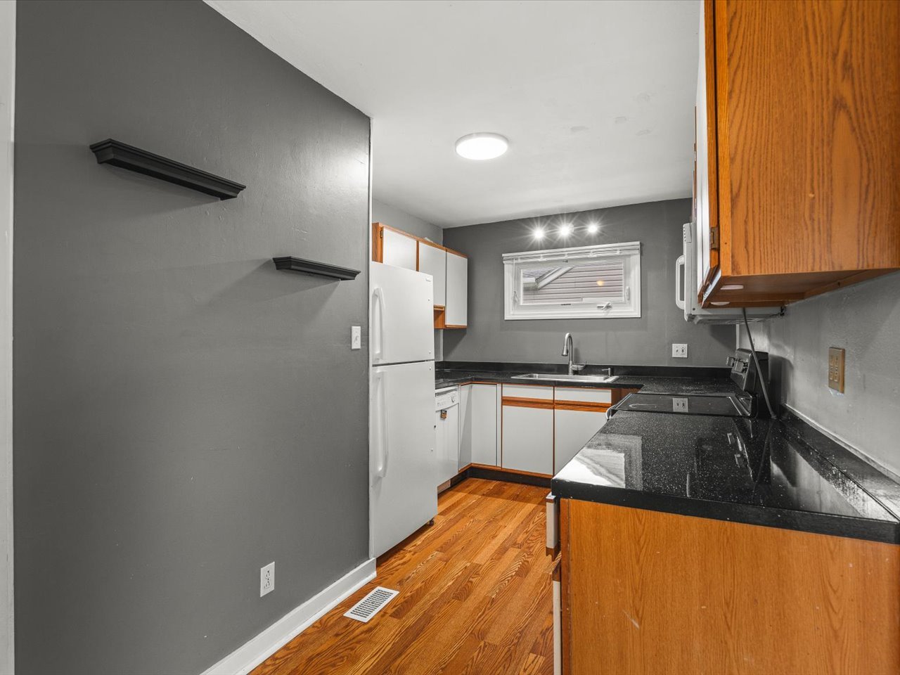7608 Grenville Street Property Photo 14