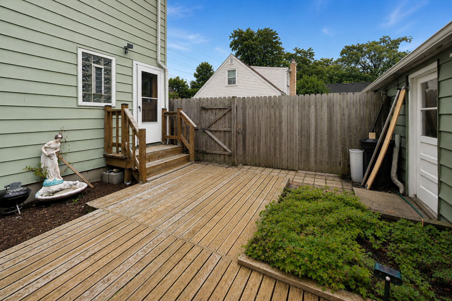 205 E Grand Avenue Property Photo 29