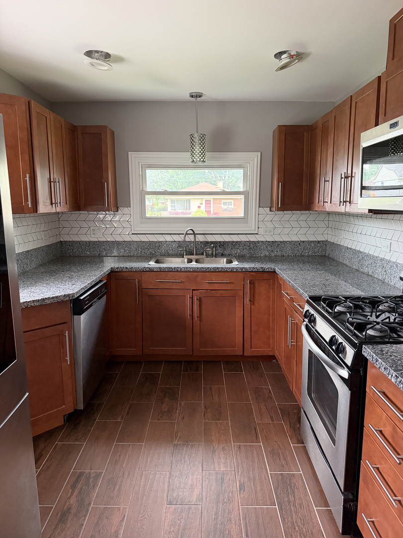 16247 Paulina Street Property Photo 5