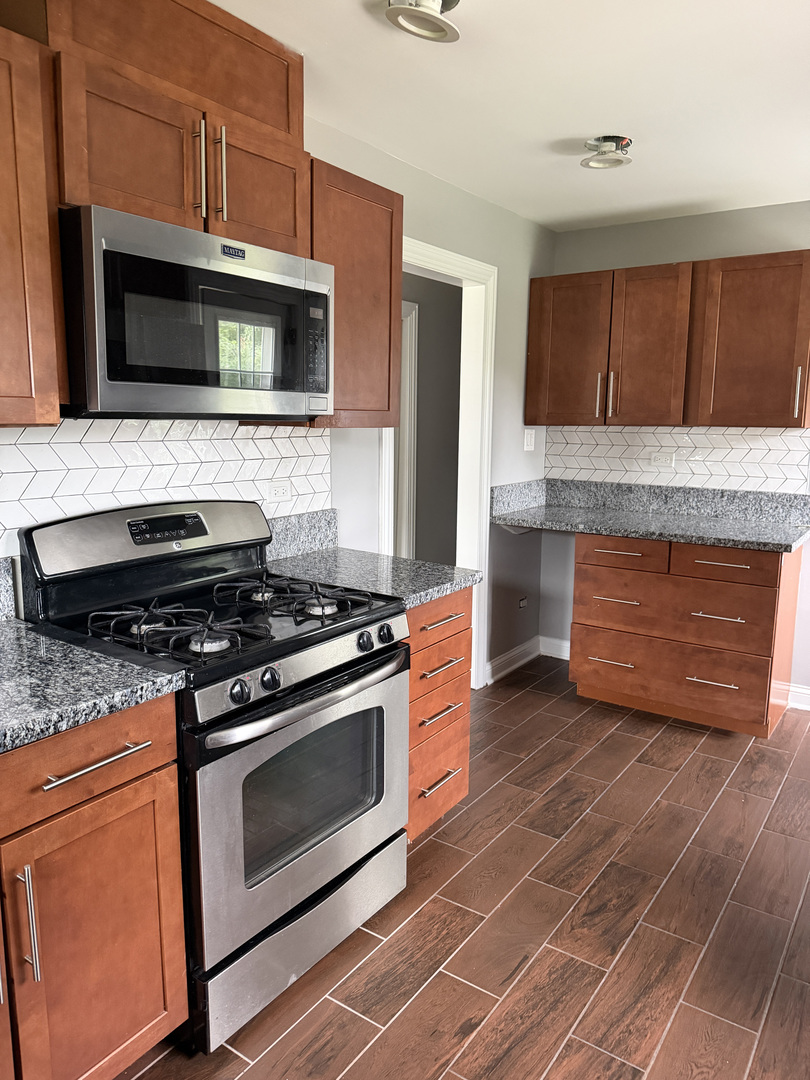 16247 Paulina Street Property Photo 6