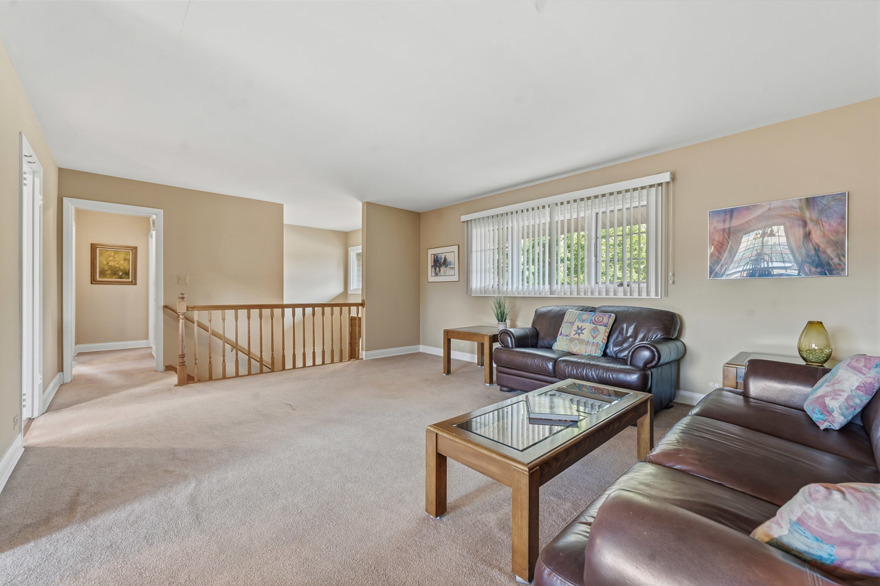 564 Gateshead S Property Photo 4