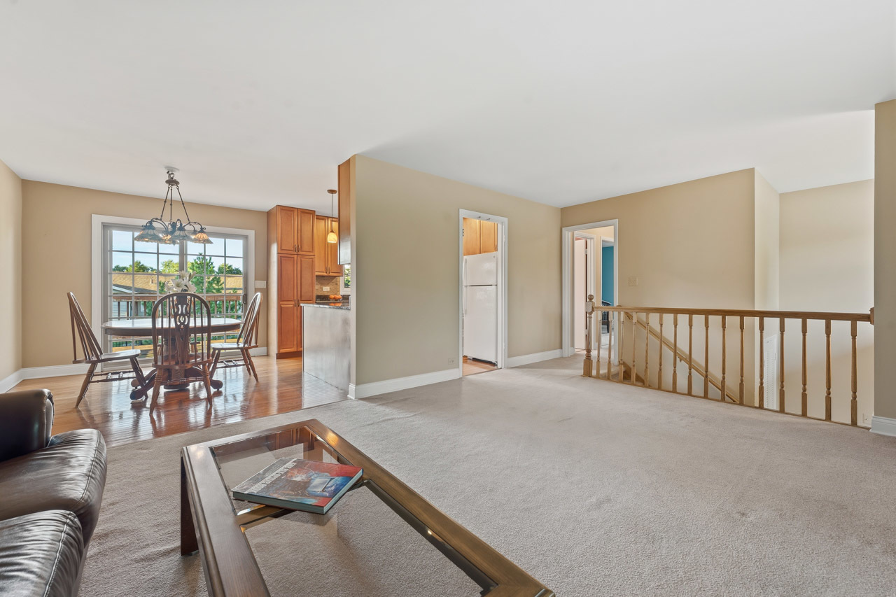 564 Gateshead S Property Photo 6