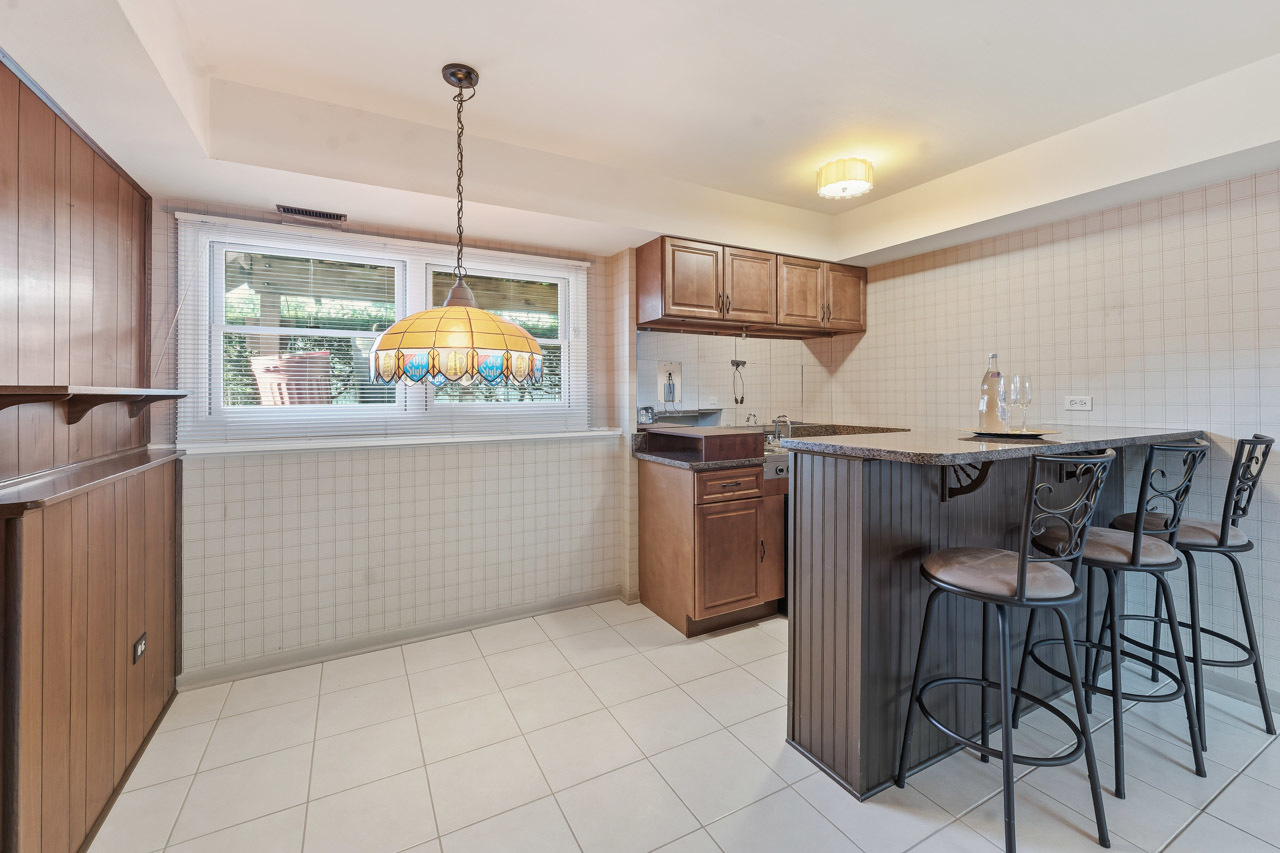 564 Gateshead S Property Photo 18