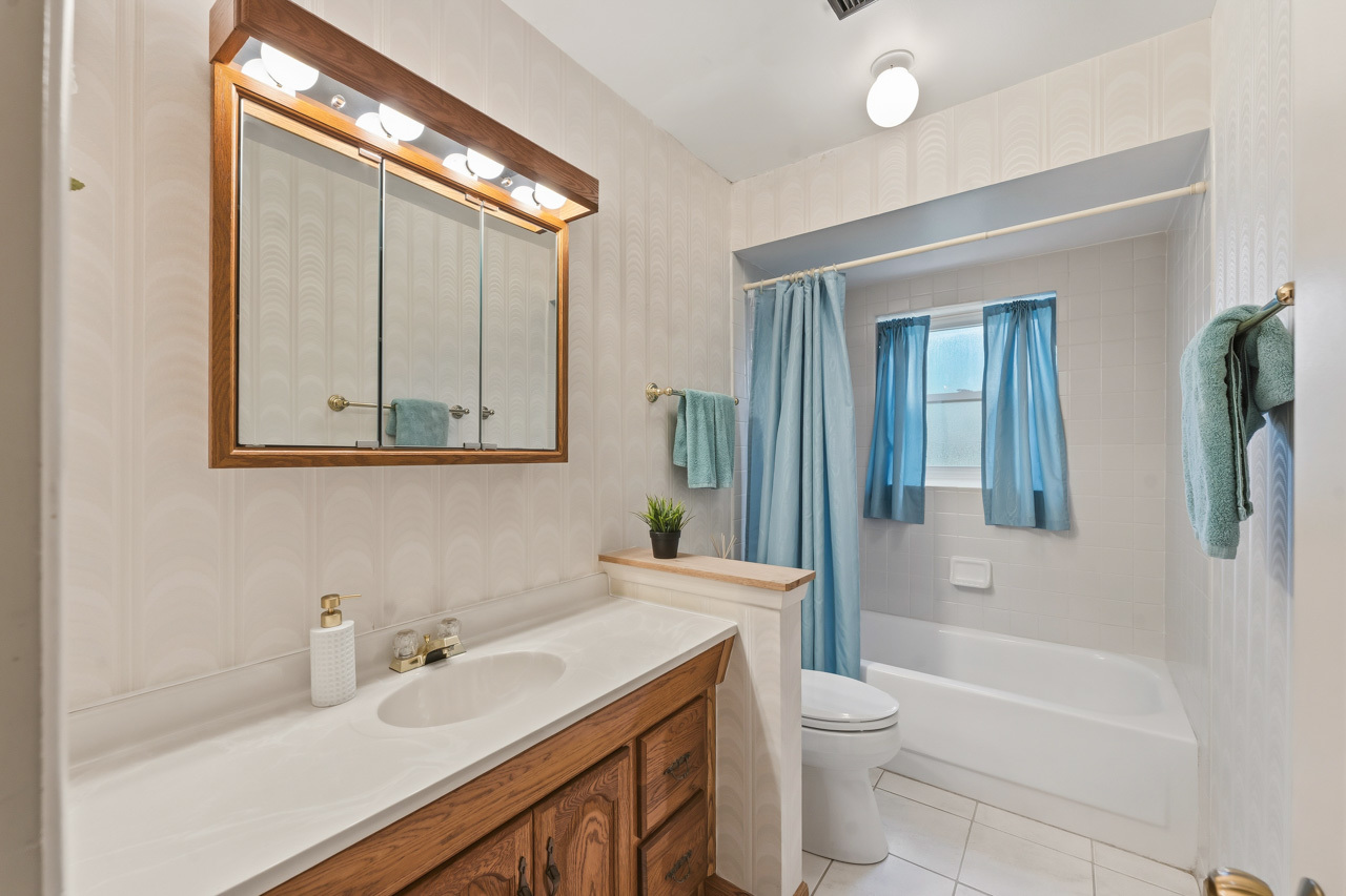 564 Gateshead S Property Photo 24