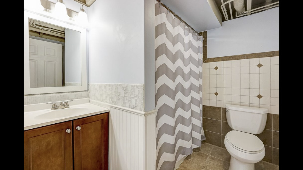 1025 N Main Street Property Photo 14