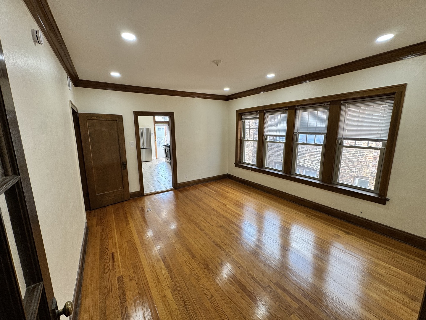 7634 S Phillips Avenue 3 Property Photo 6