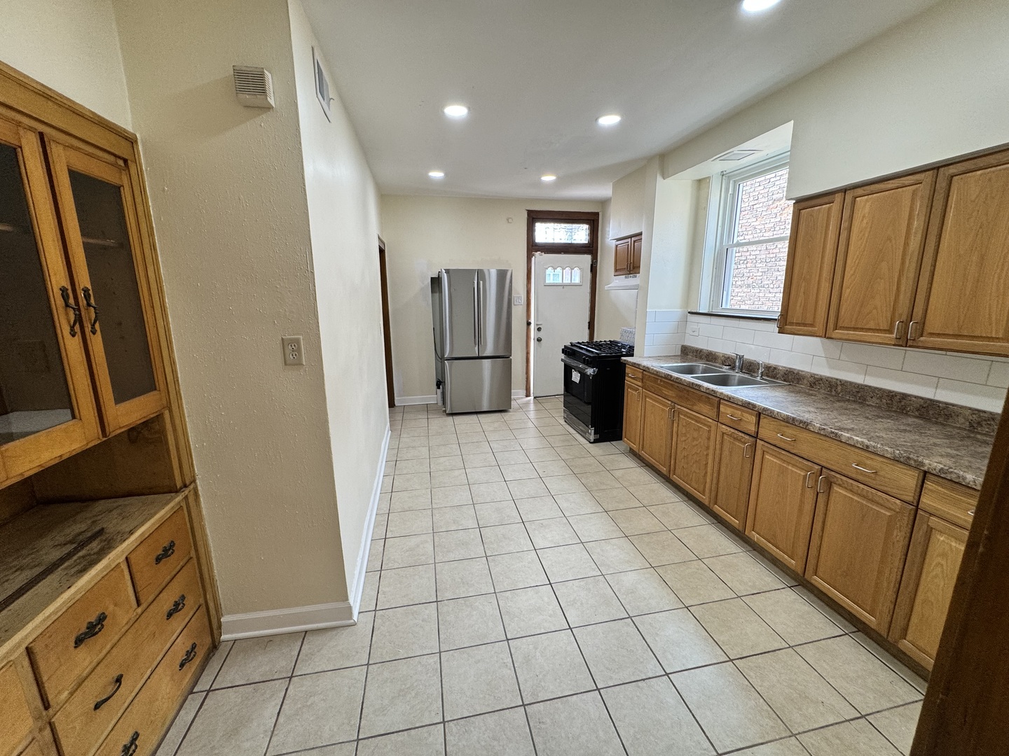 7634 S Phillips Avenue 3 Property Photo 7