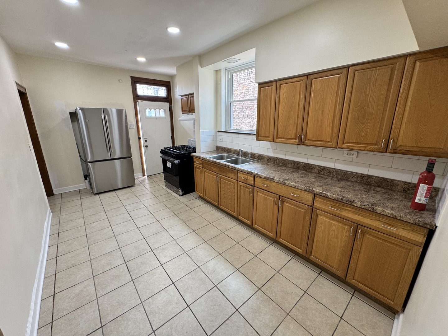 7634 S Phillips Avenue 3 Property Photo 8