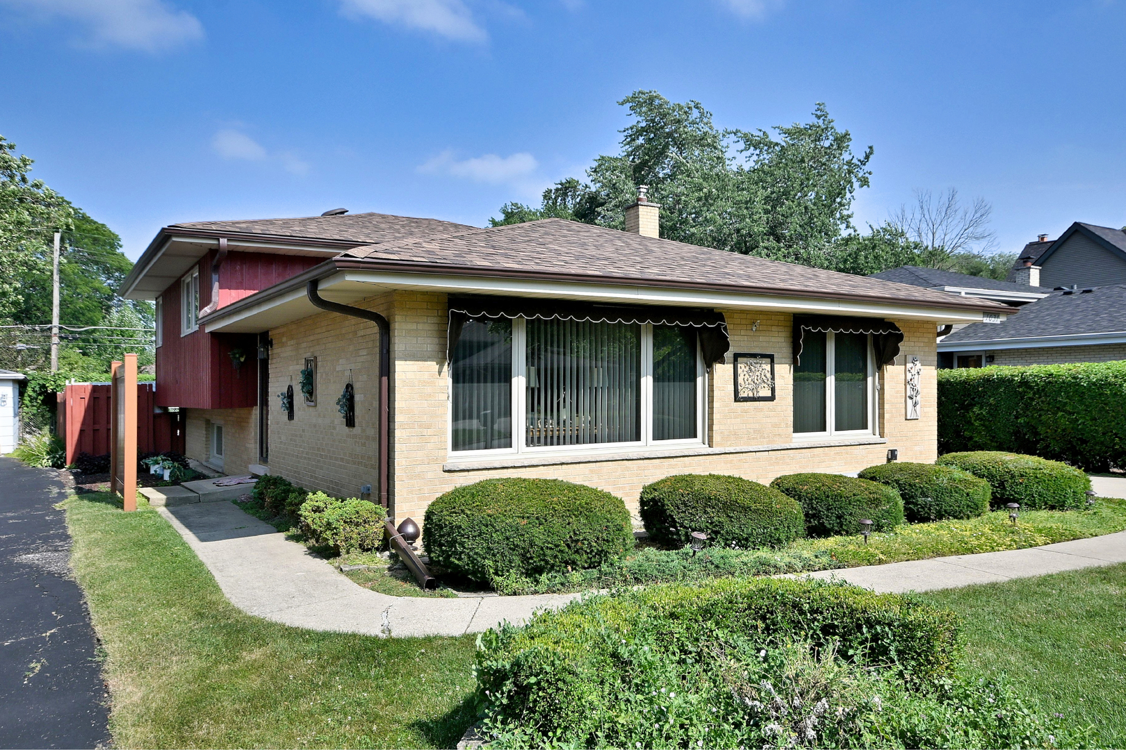 1031 S Belmont Avenue Property Photo 2