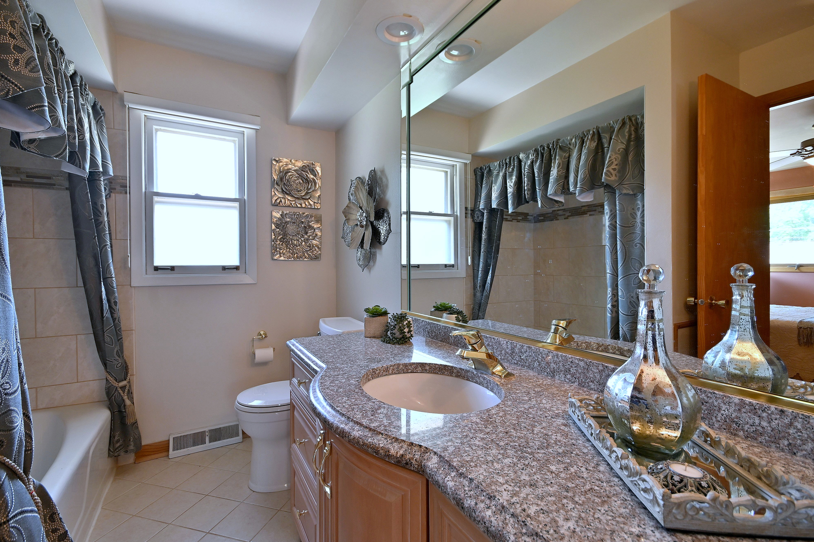 1031 S Belmont Avenue Property Photo 20