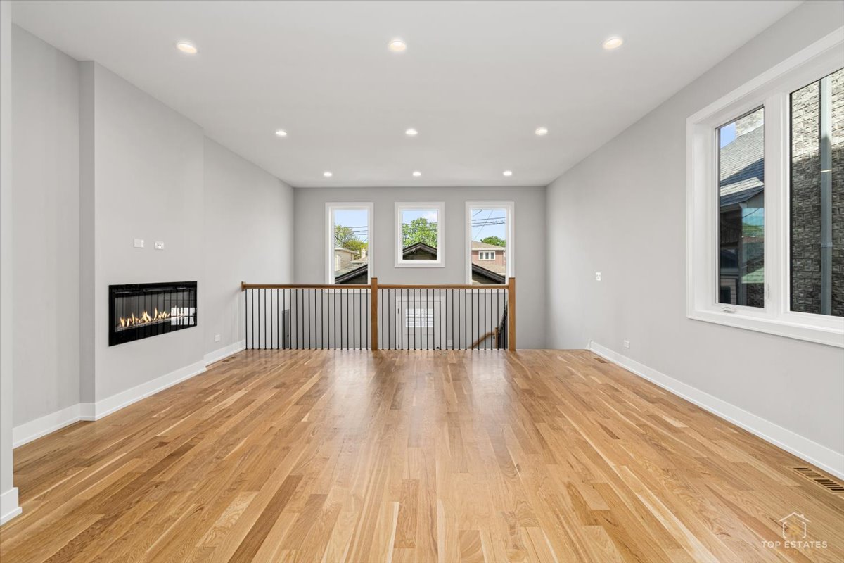 5330 S Mason Avenue Property Photo 10