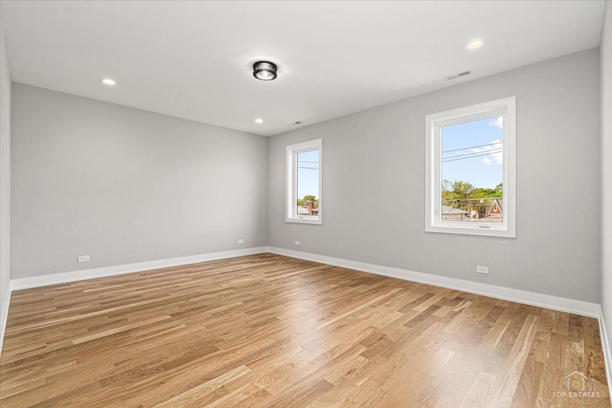 5330 S Mason Avenue Property Photo 12