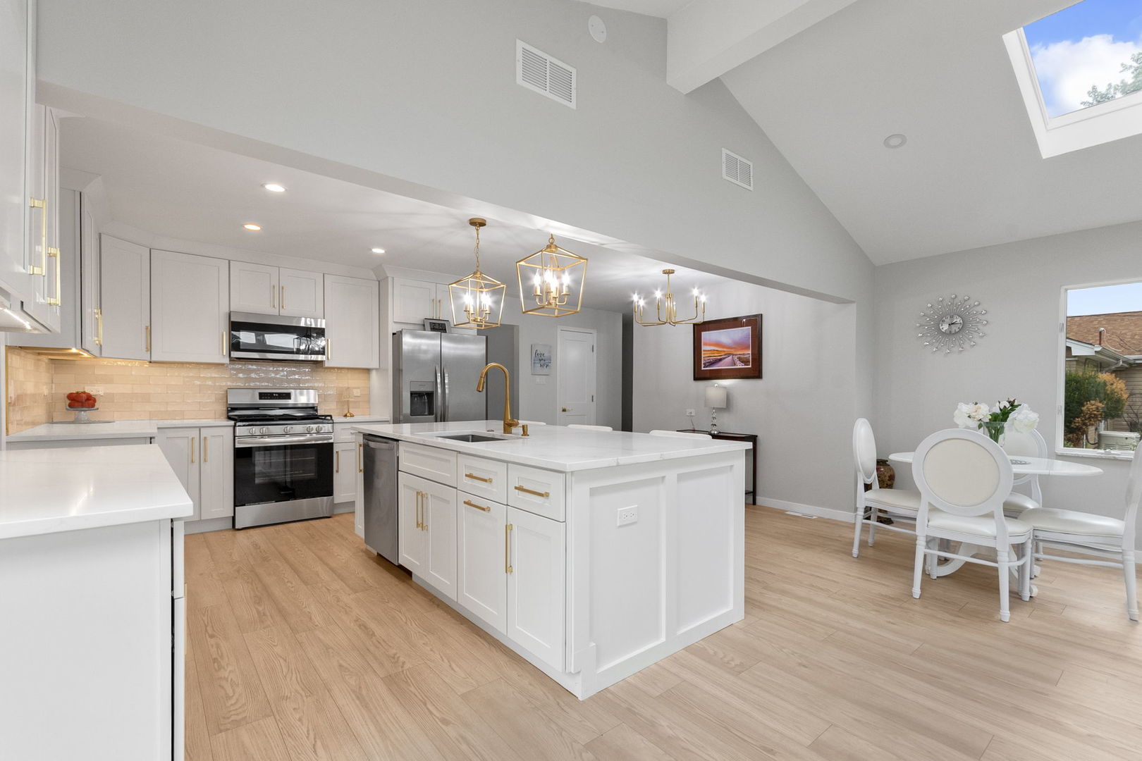 12607 S Meade Avenue Property Photo 4