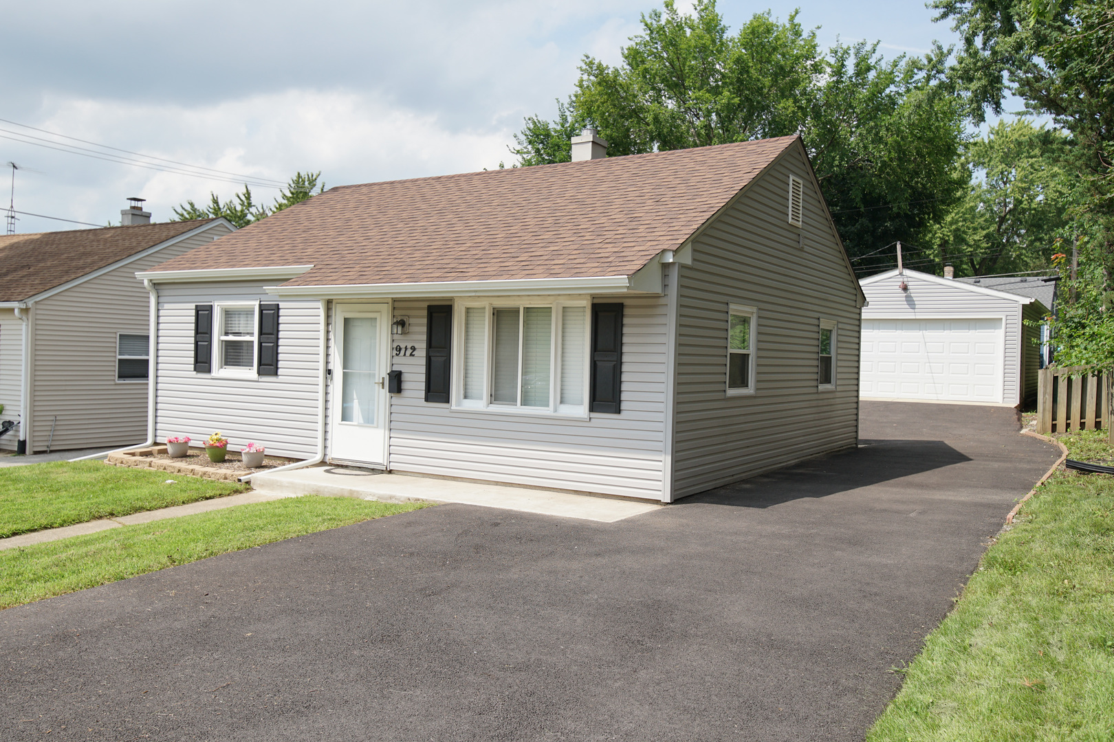 912 Harriet Avenue Property Photo 1