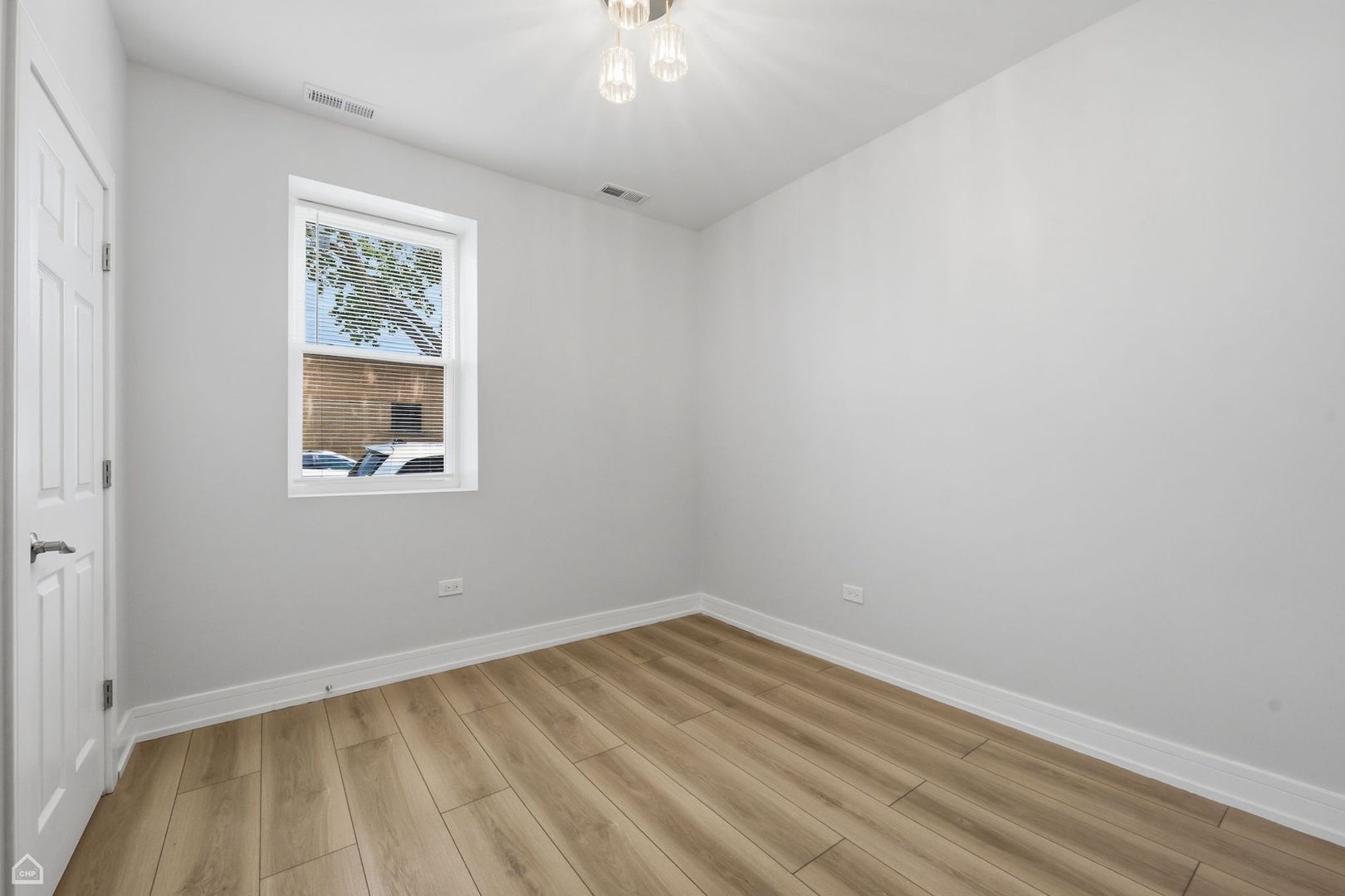2301 S Laramie Avenue Property Photo 7