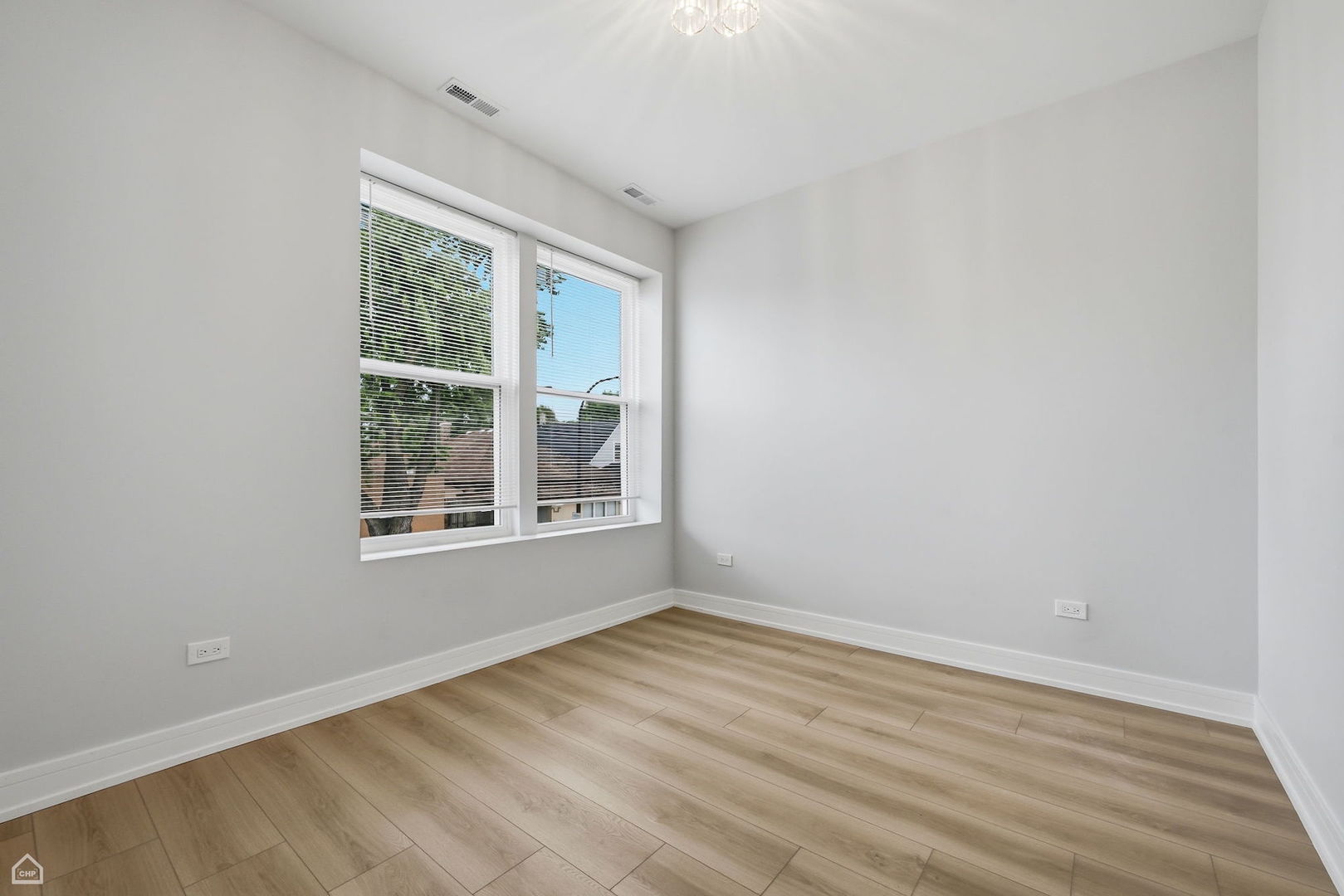 2301 S Laramie Avenue Property Photo 25