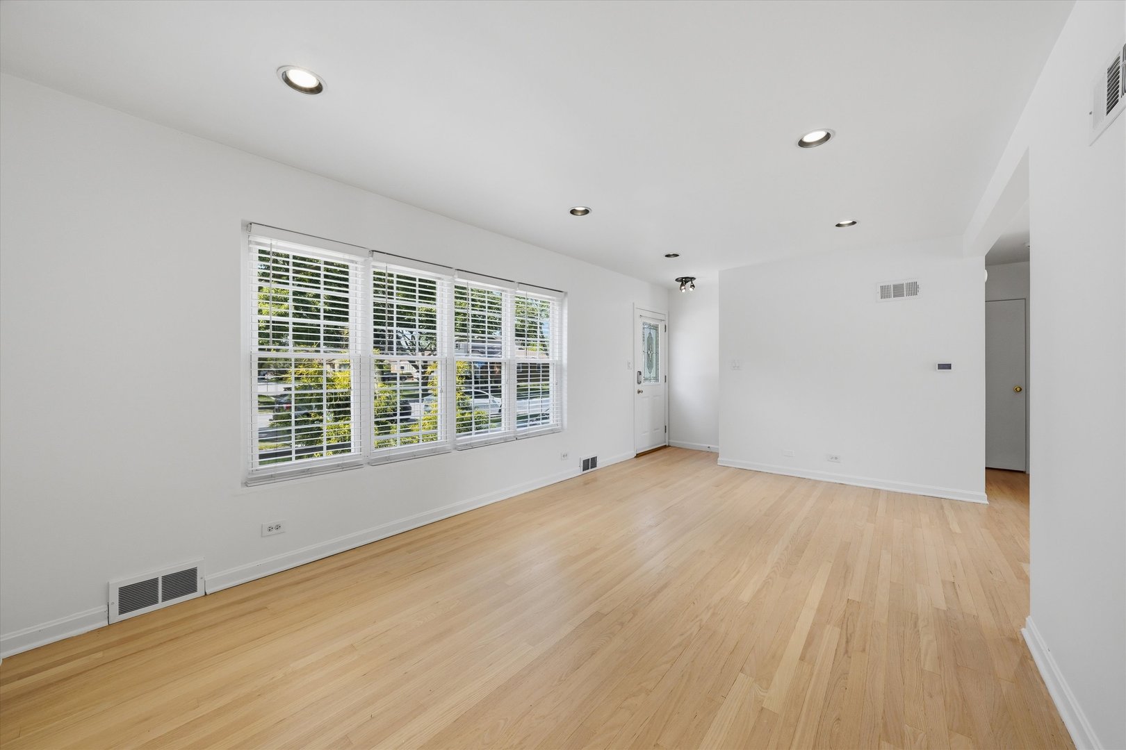 11201 Mandel Avenue Property Photo 4