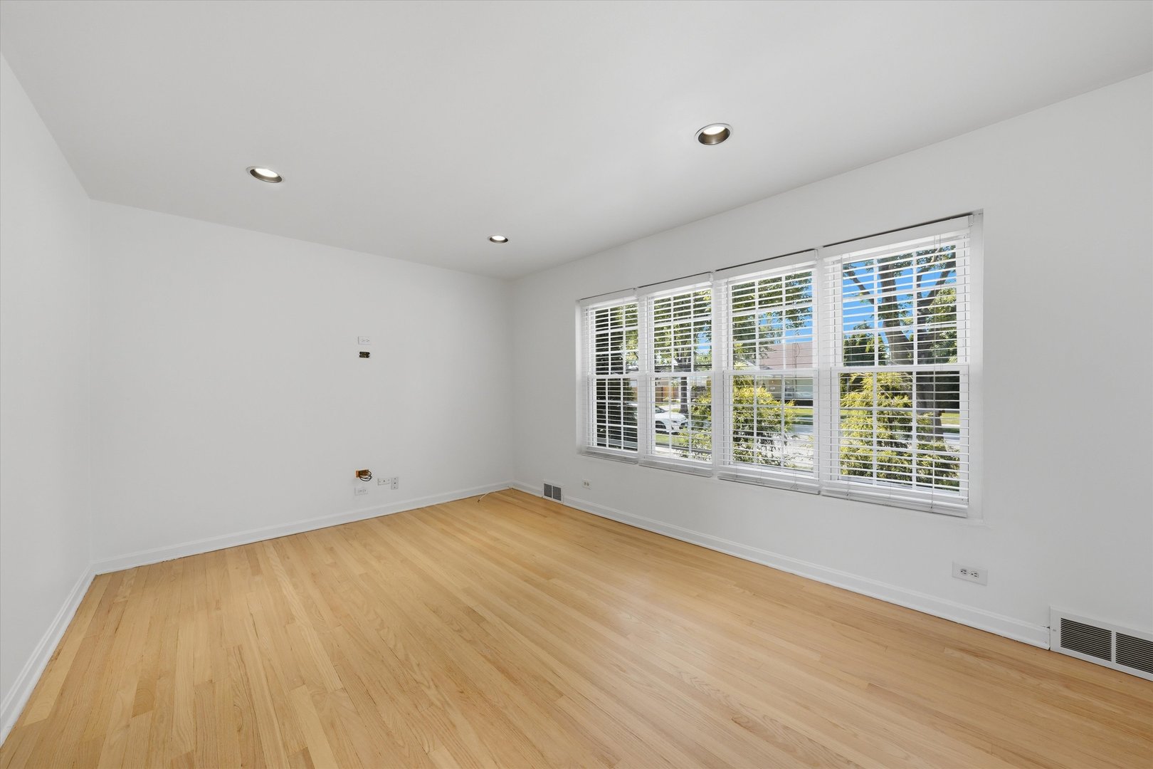 11201 Mandel Avenue Property Photo 5