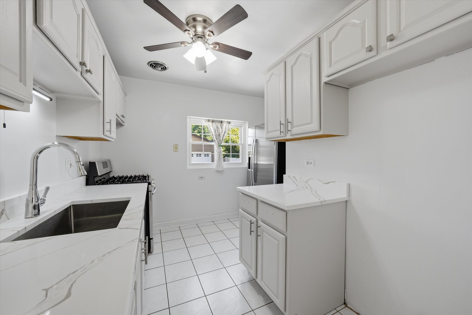 11201 Mandel Avenue Property Photo 11