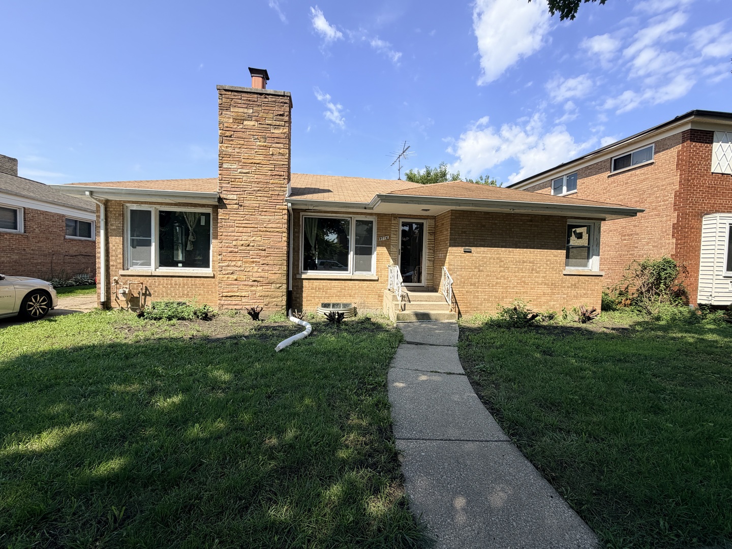 9716 S Prairie Avenue Property Photo 1