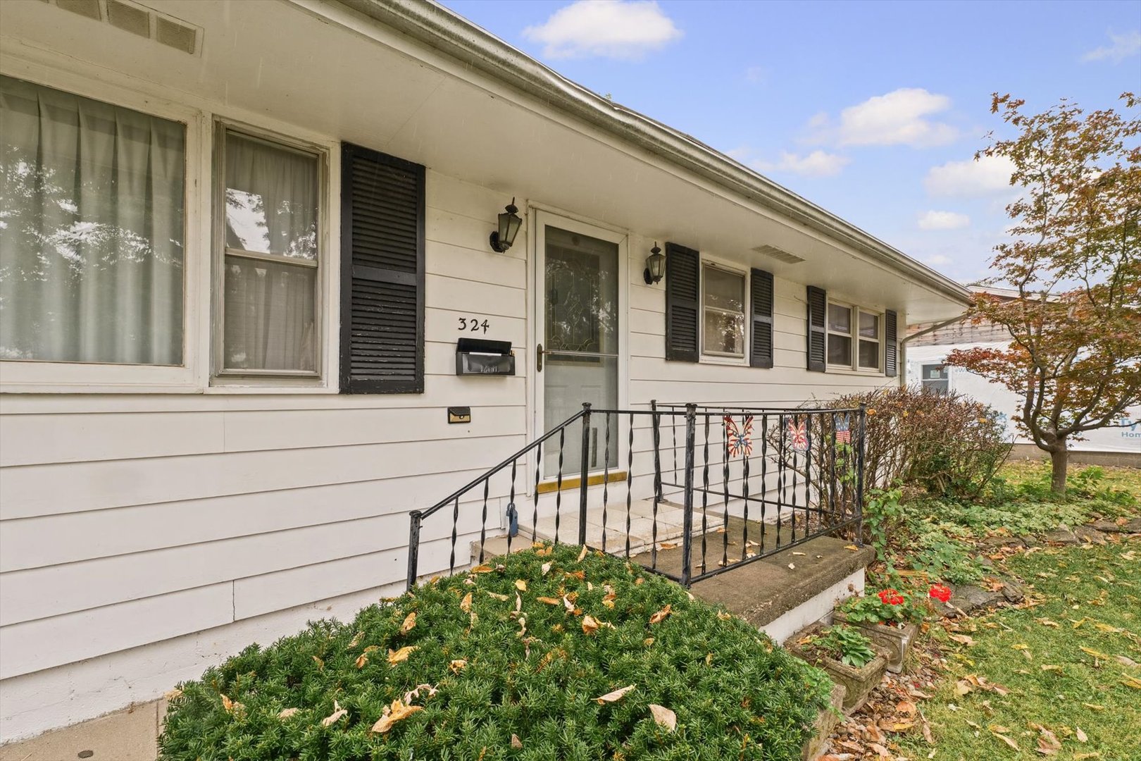 324 W Washington Street Property Photo 4