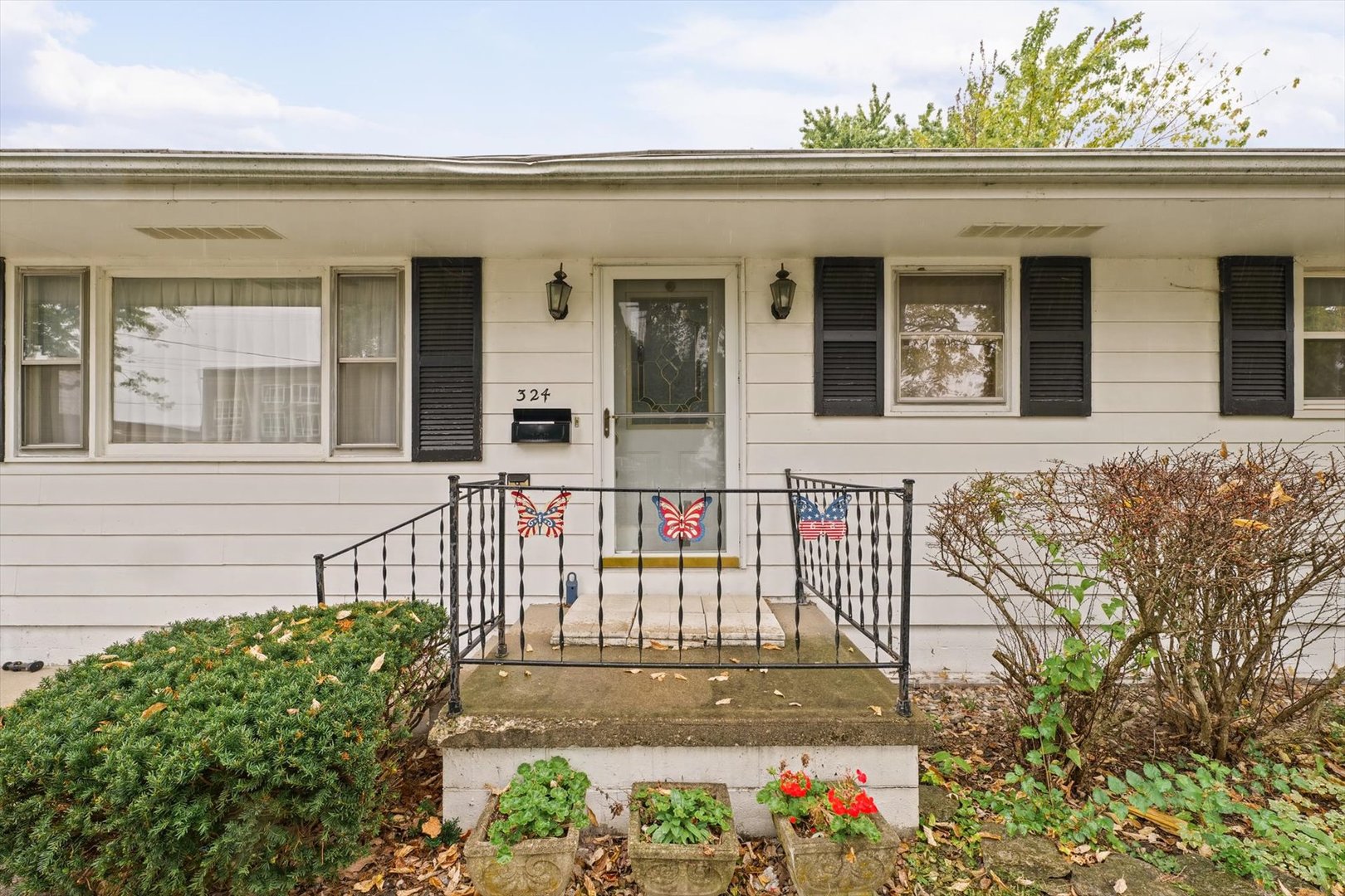 324 W Washington Street Property Photo 5