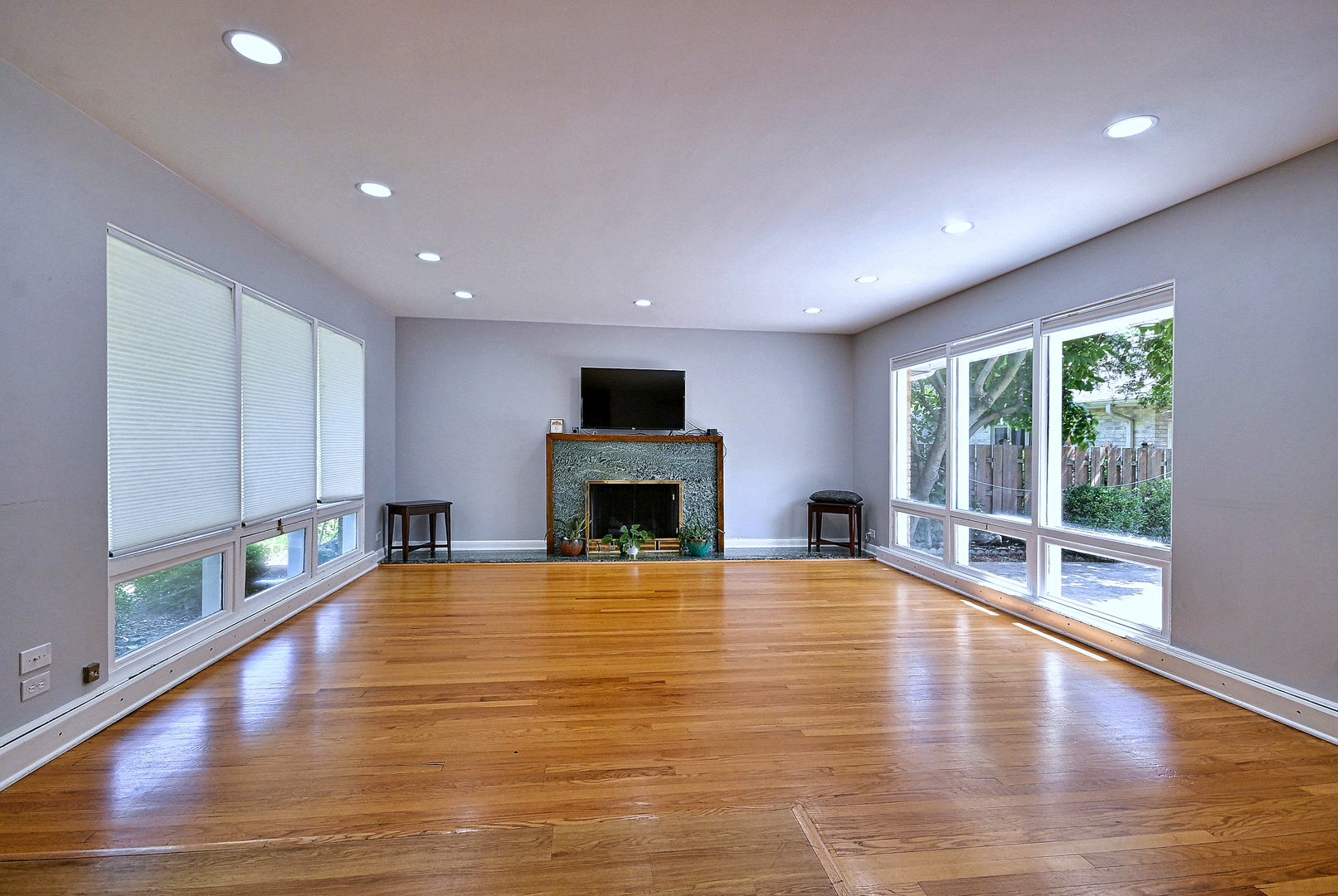 4915 Jerome Avenue Property Photo 3