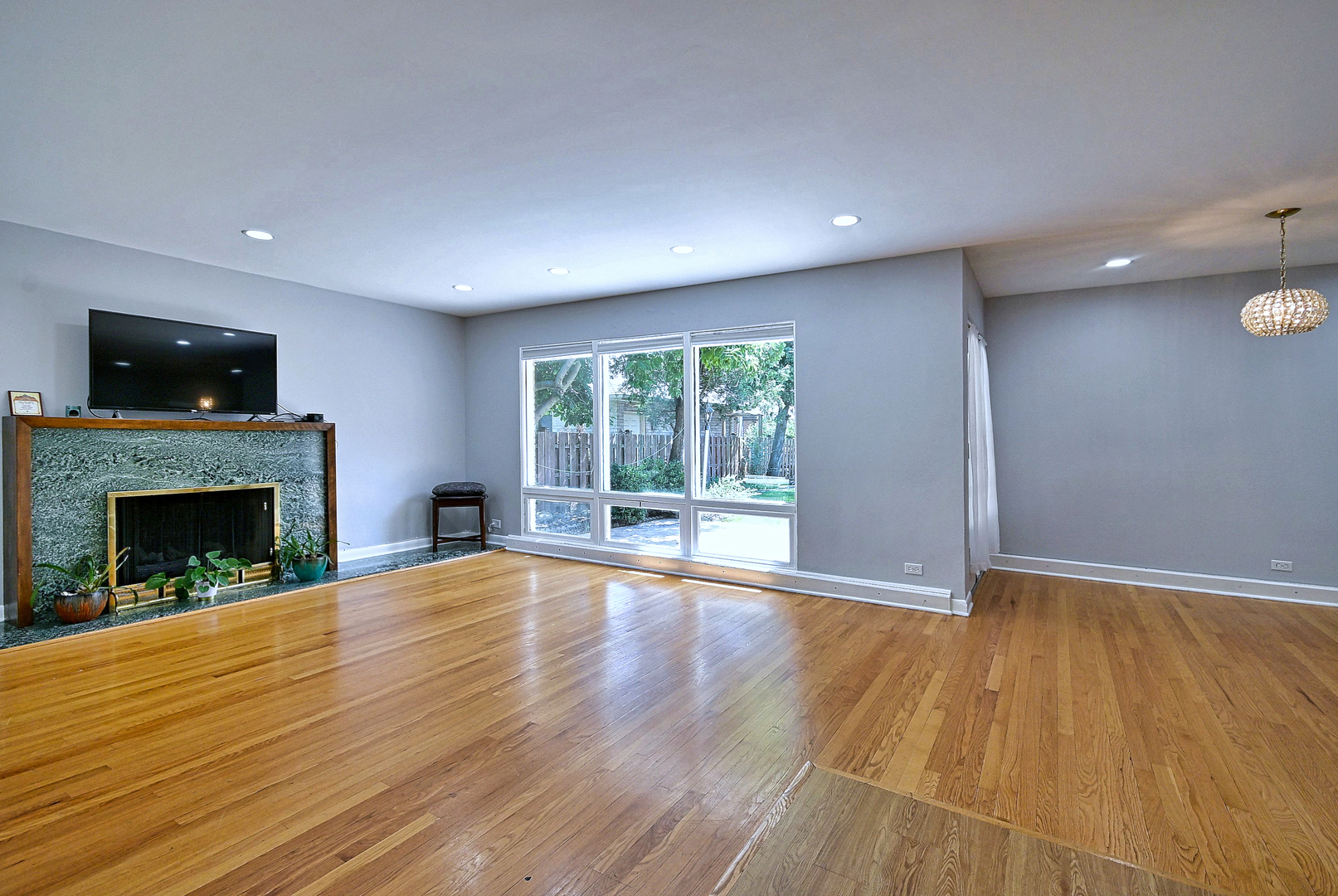 4915 Jerome Avenue Property Photo 4
