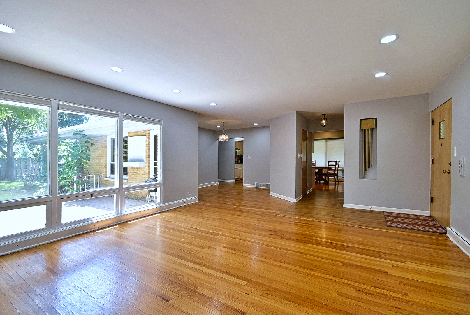 4915 Jerome Avenue Property Photo 5
