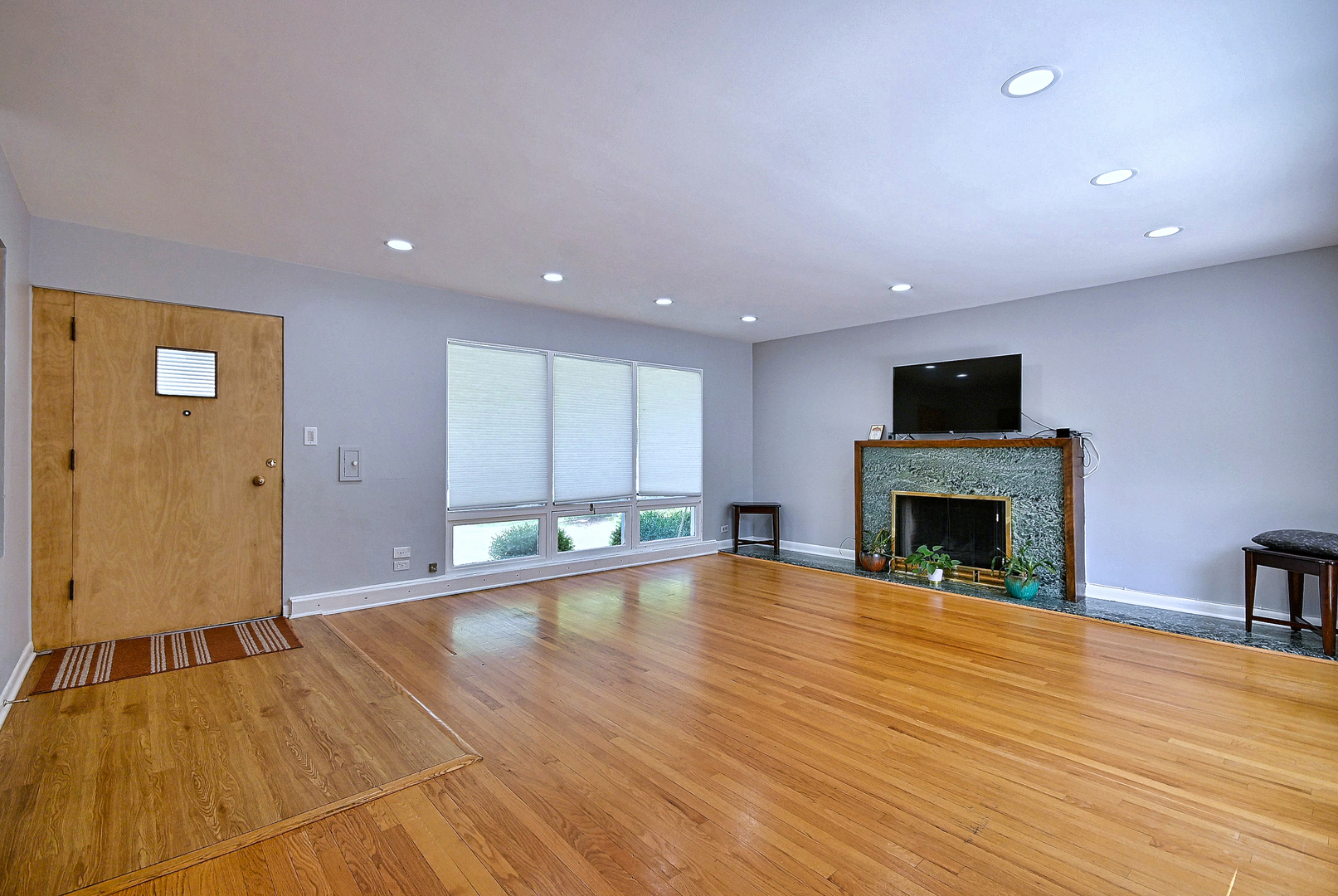4915 Jerome Avenue Property Photo 7