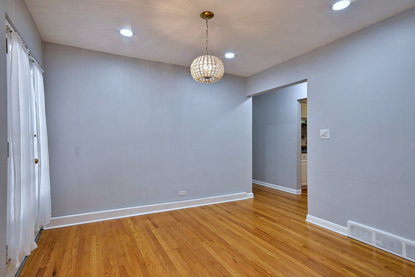 4915 Jerome Avenue Property Photo 8