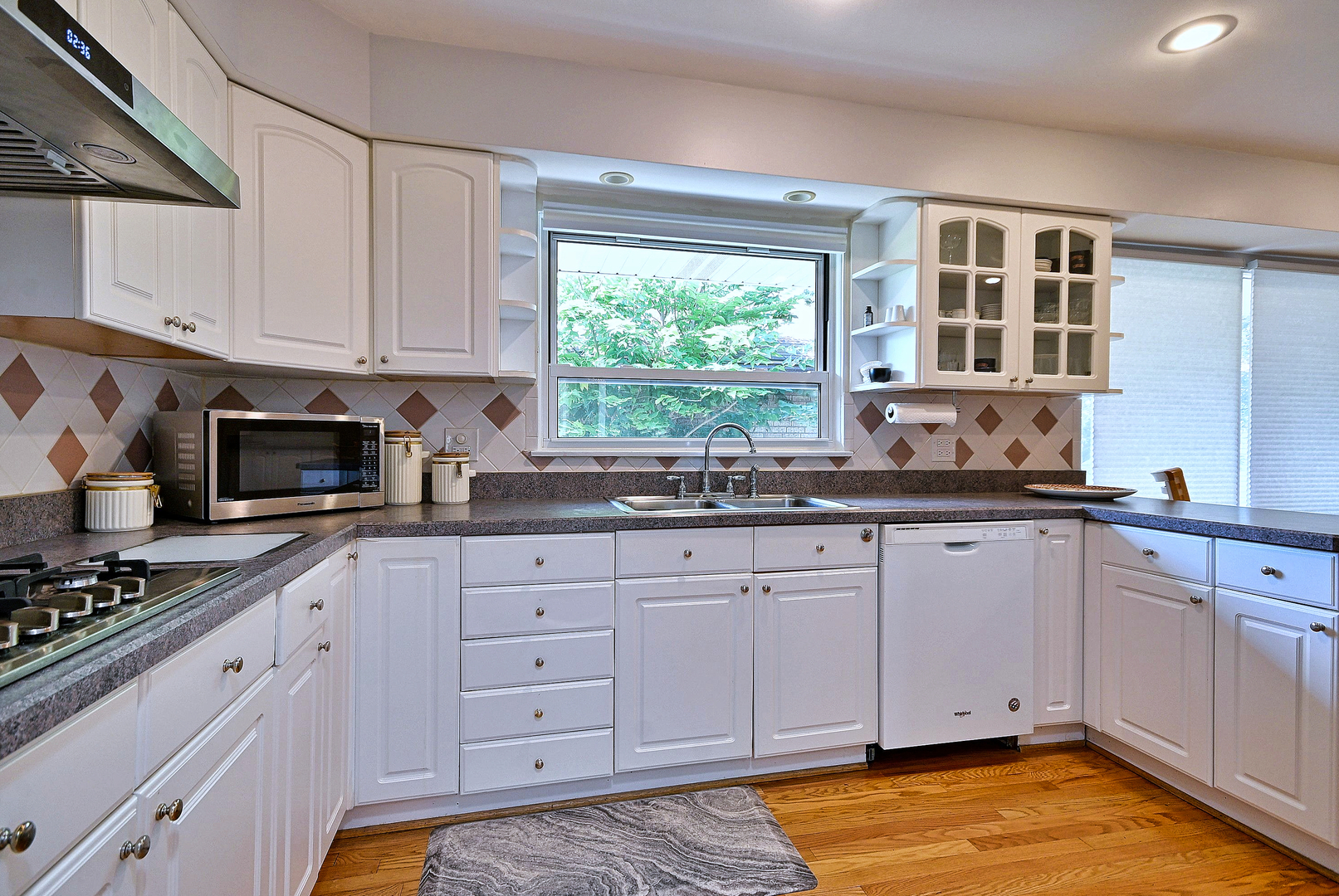 4915 Jerome Avenue Property Photo 11