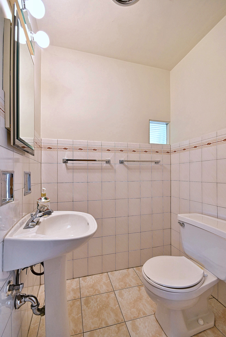 4915 Jerome Avenue Property Photo 18