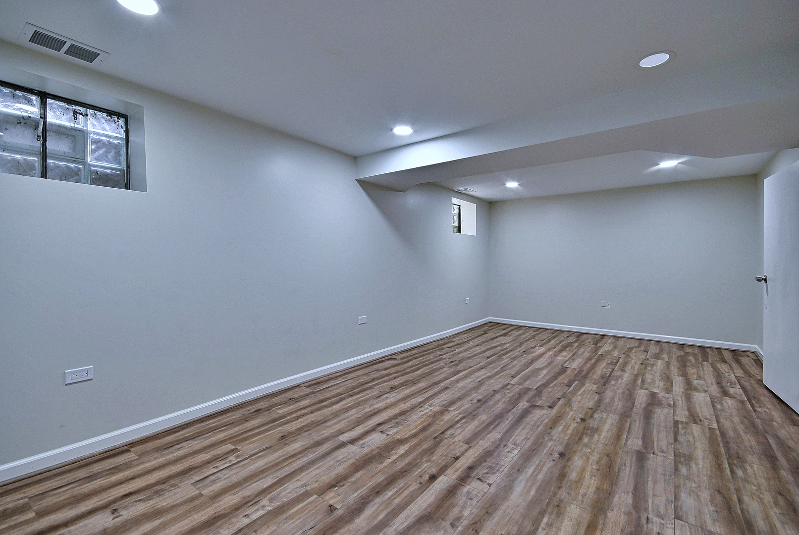 4915 Jerome Avenue Property Photo 31