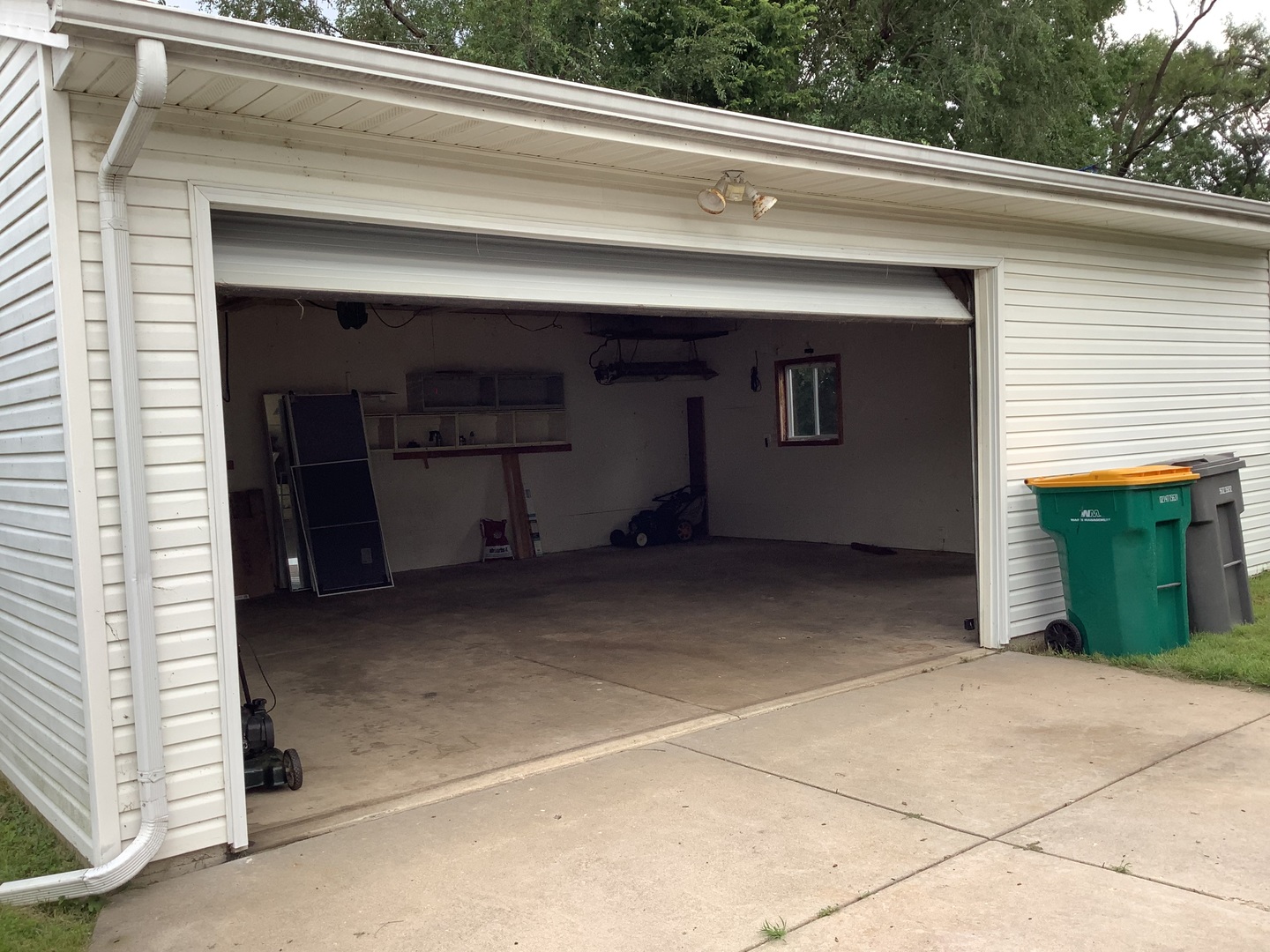 427 Kenyon Avenue Property Photo 3